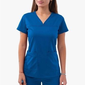 Adar XL scrub top 2 pockets